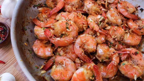 How do you dry shrimp before cooking?